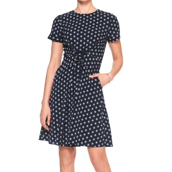 Banana Republic Dresses & Skirts - NWT 🎀 Banana Republic Navy & White Dot Dress - 4